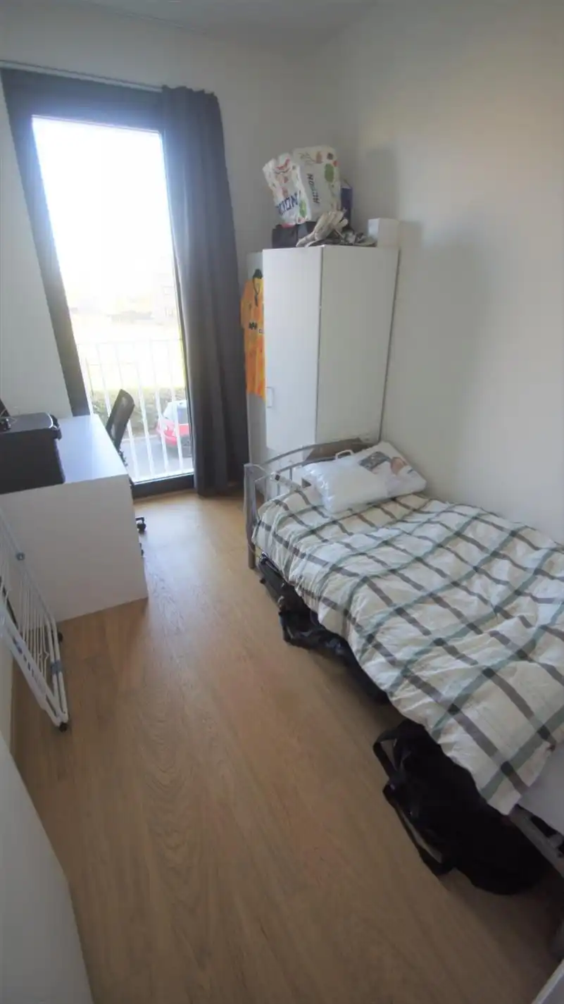 Prachtig app. met 2 slpks, autostaanplaats en ruim terras (55 m²!) foto 7