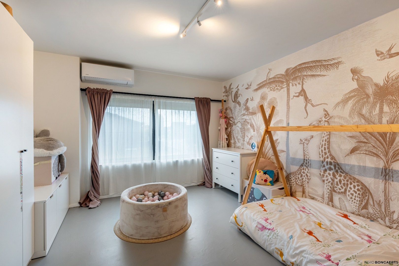 Ruime woning met 4 slaapkamers foto 23