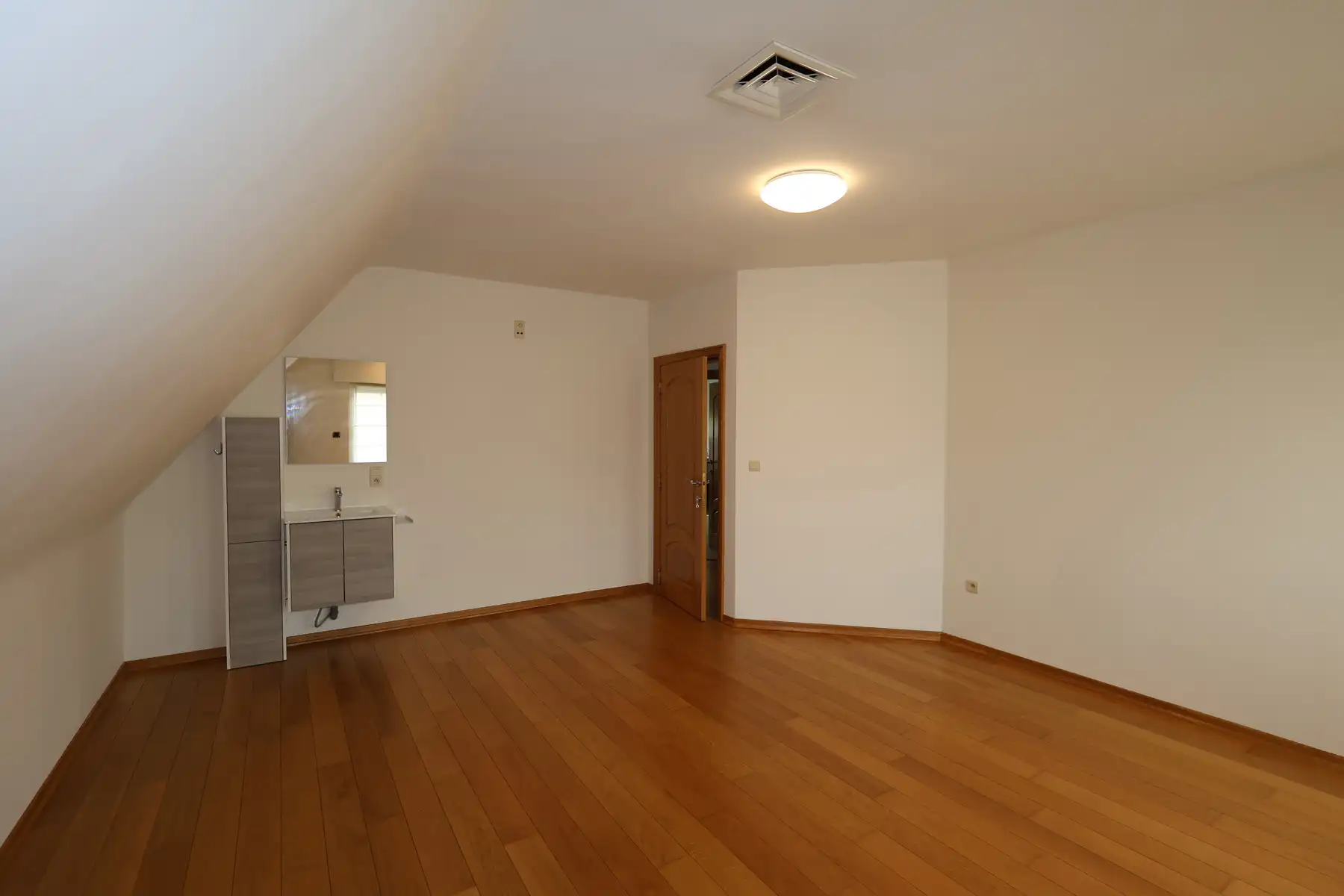 Een ruime gezinswoning met 3 slaapkamers op een perceel van 784m². foto 22