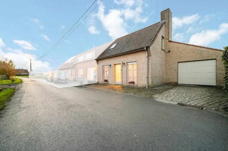 Staden-Roeselare. Landelijke charmante half open bebouwing op een perceel van 1018m2 met diepe tuin, 5 slaapkamers, garage en carport en loods van 40m2. foto 14