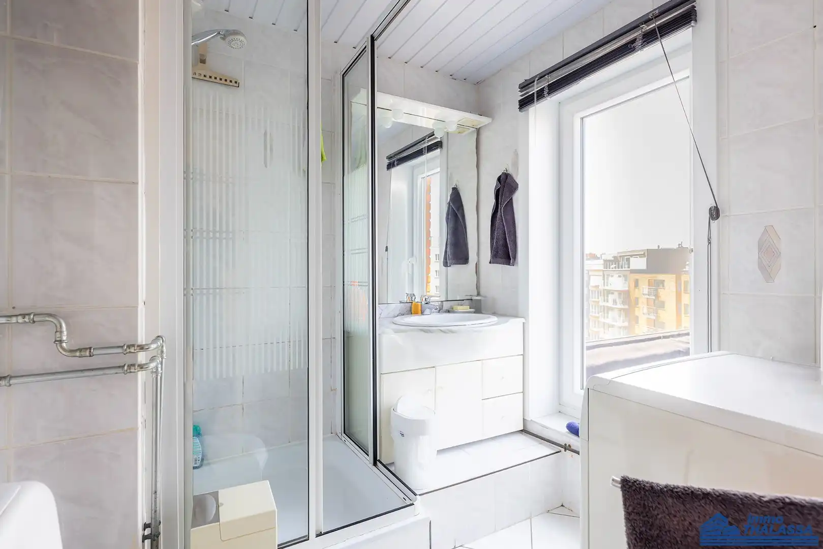 Gemeubeld appartement met extra studio foto 15