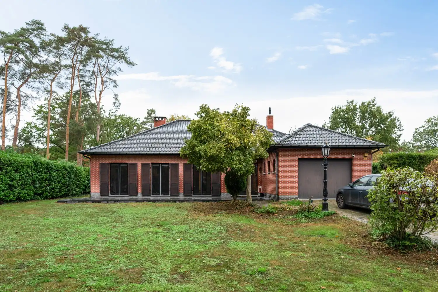 Gelijkvloerse woning met 3 slpkrs en garage in Grasheide foto {{pictureIndex}}