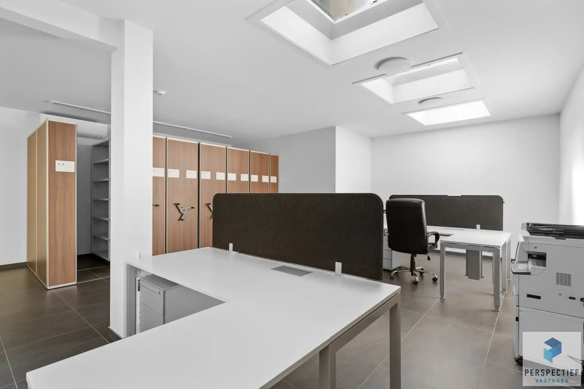 Veelzijdig handelshuis/kantoorgebouw foto 16