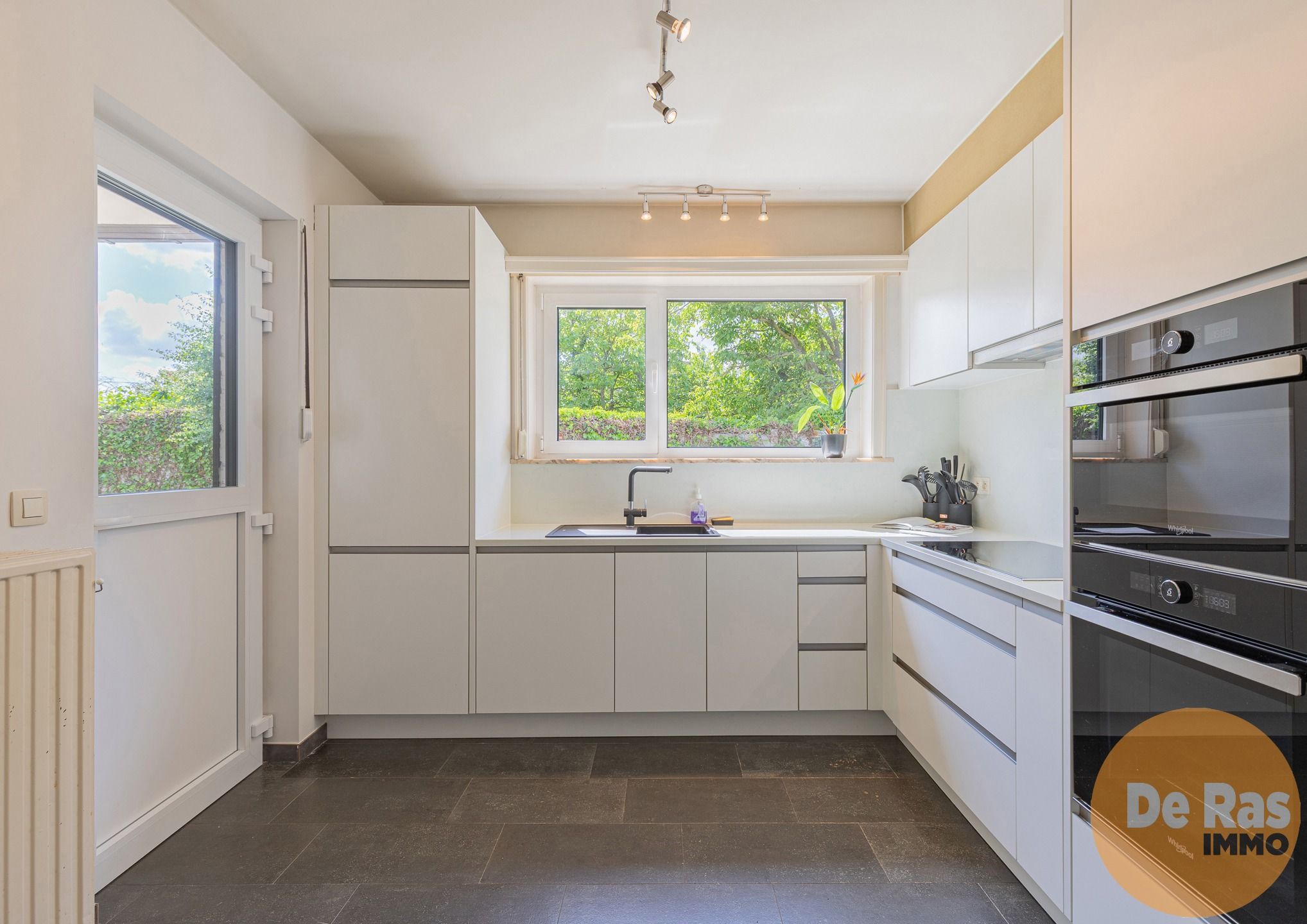 GEZINSWONING MET 4 SLAAPKAMERS EN TUIN foto 7