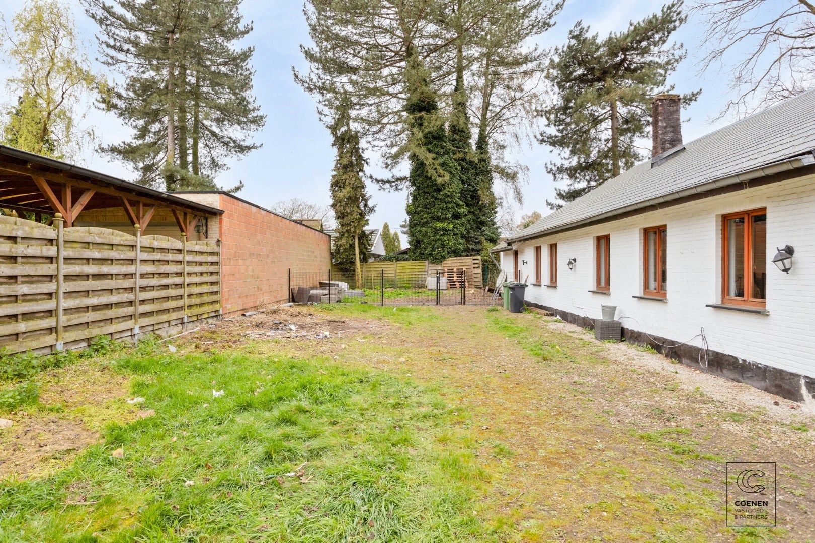 Volledig te renoveren gelijkvloerse woning met 4 slaapkamers, ruime en zonnige tuin op een zeer rustige locatie te Brecht. foto 27