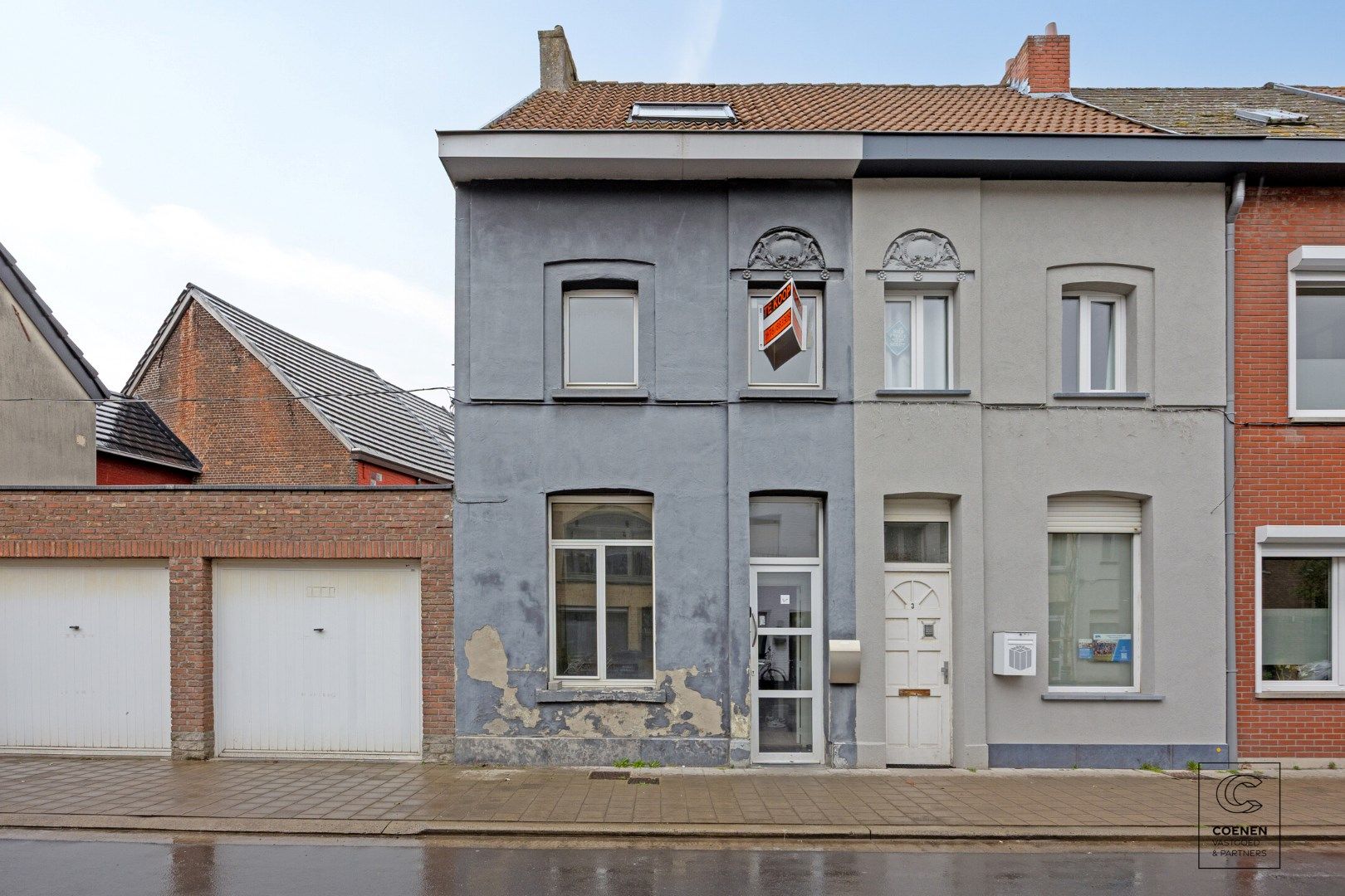 Op te frissen woning met 4a5 slp's op geweldige ligging te Willebroek! foto {{pictureIndex}}