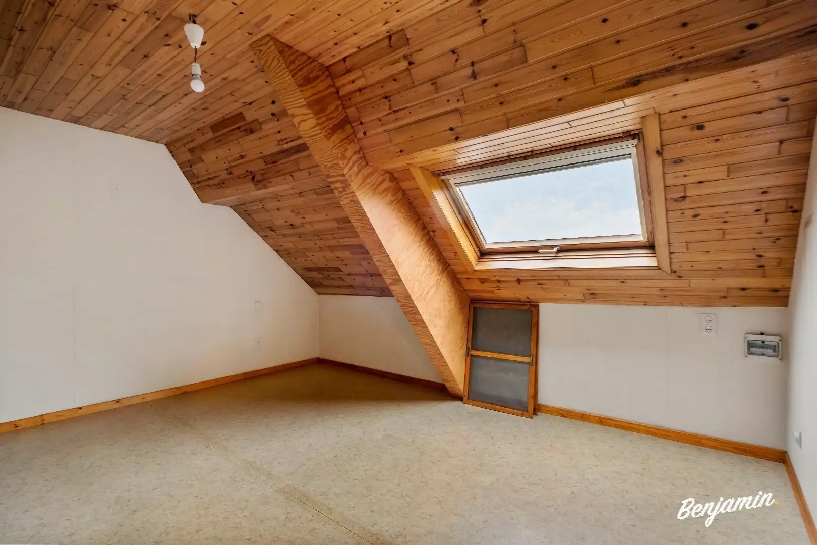 Ruime, verzorgde rijwoning met 4 slaapkamers, tuin en garage op centrale ligging te Menen foto 16