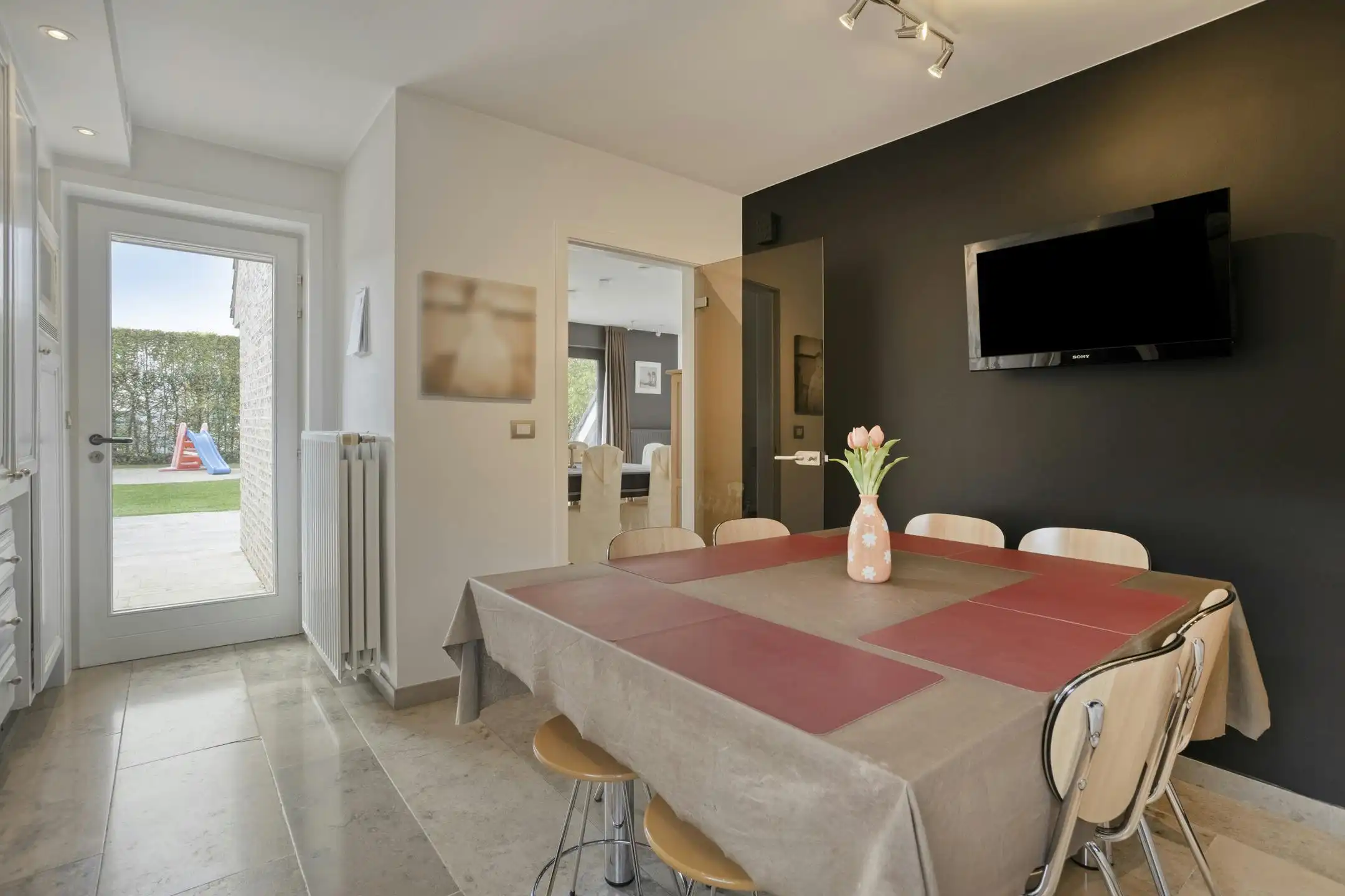 Alleenstaande woning in een rustige wijk te koop in Kortrijk foto 6