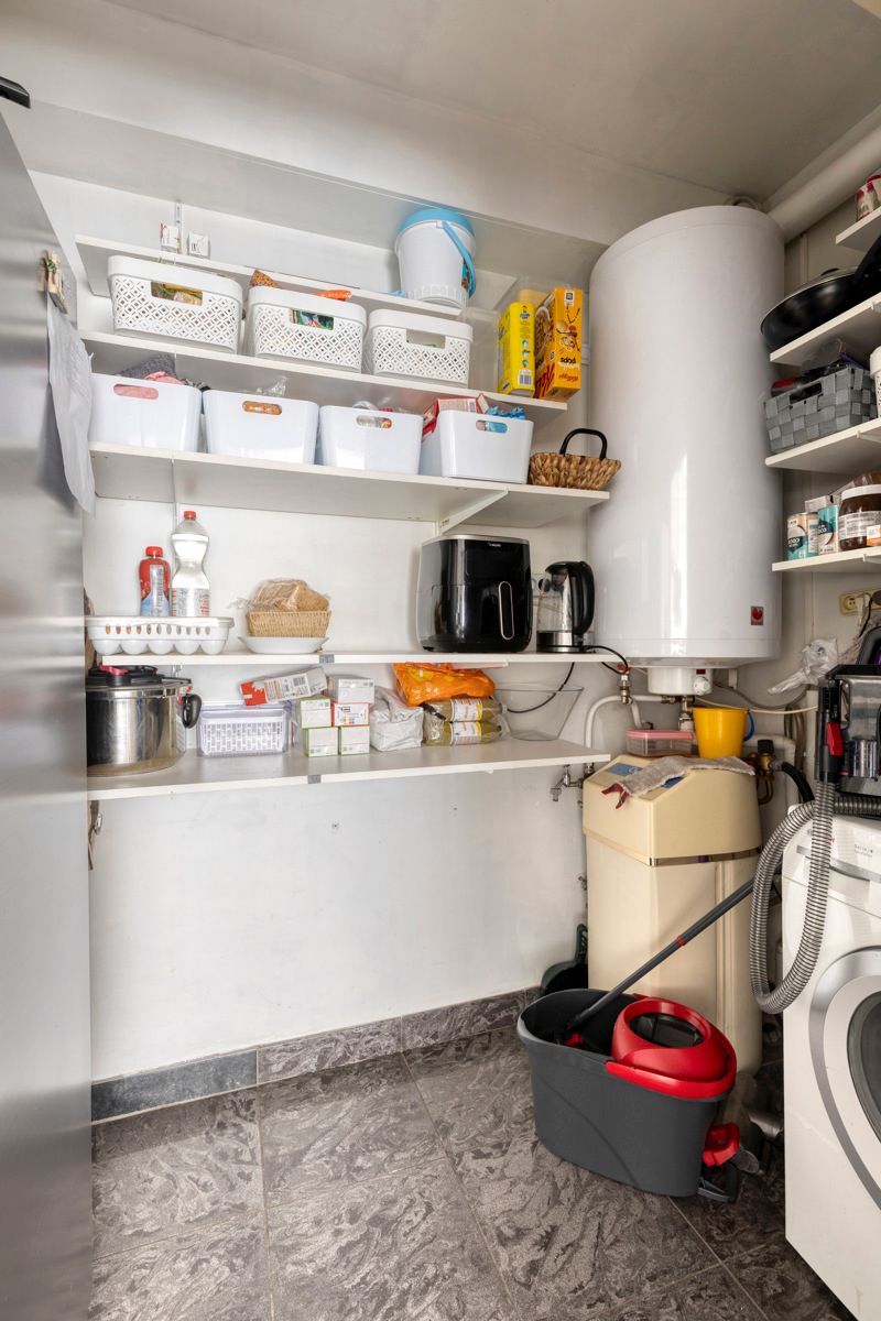 Licht en ruimte in dit appartement met tuin, inpandige garage en lift foto 15