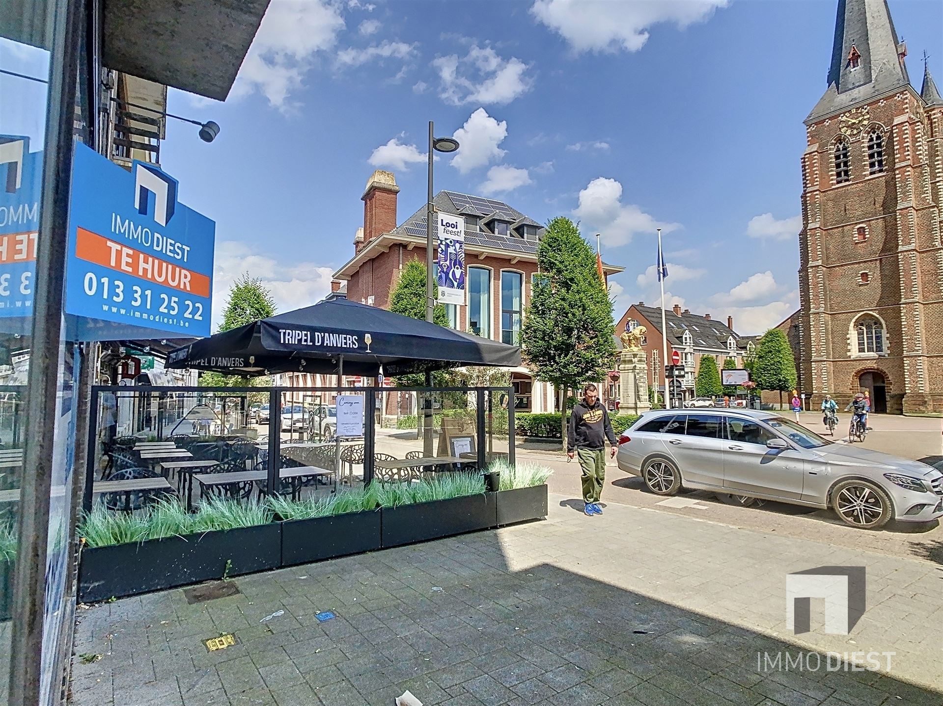 Handelsgelijkvloers 300m2 met 9 autostaanplaatsen foto 5