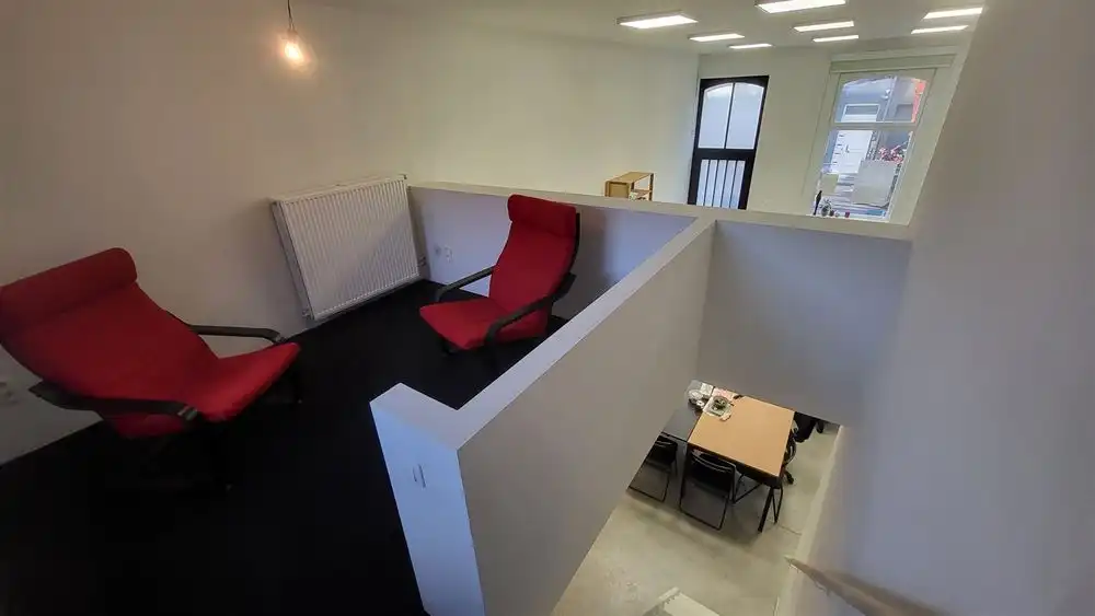 Top gelegen en ingerichte kantoor foto 9