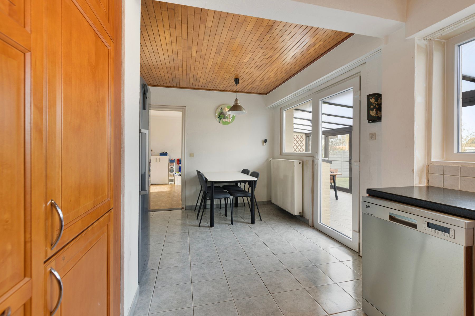 Ruim en stijlvol familiehuis, 4 Slaapkamers, grote tuin.  foto 12