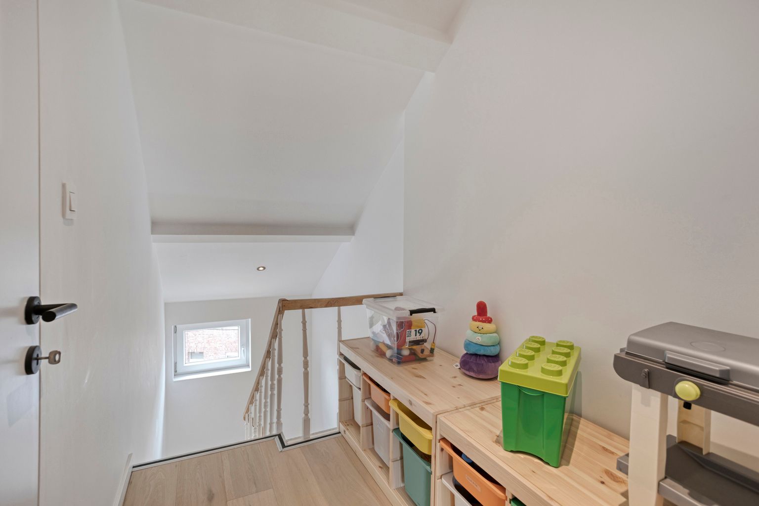 MOOI GERENOVEERDE WONING MET DAKTERRAS EN DUBBEL GARAGE foto 19