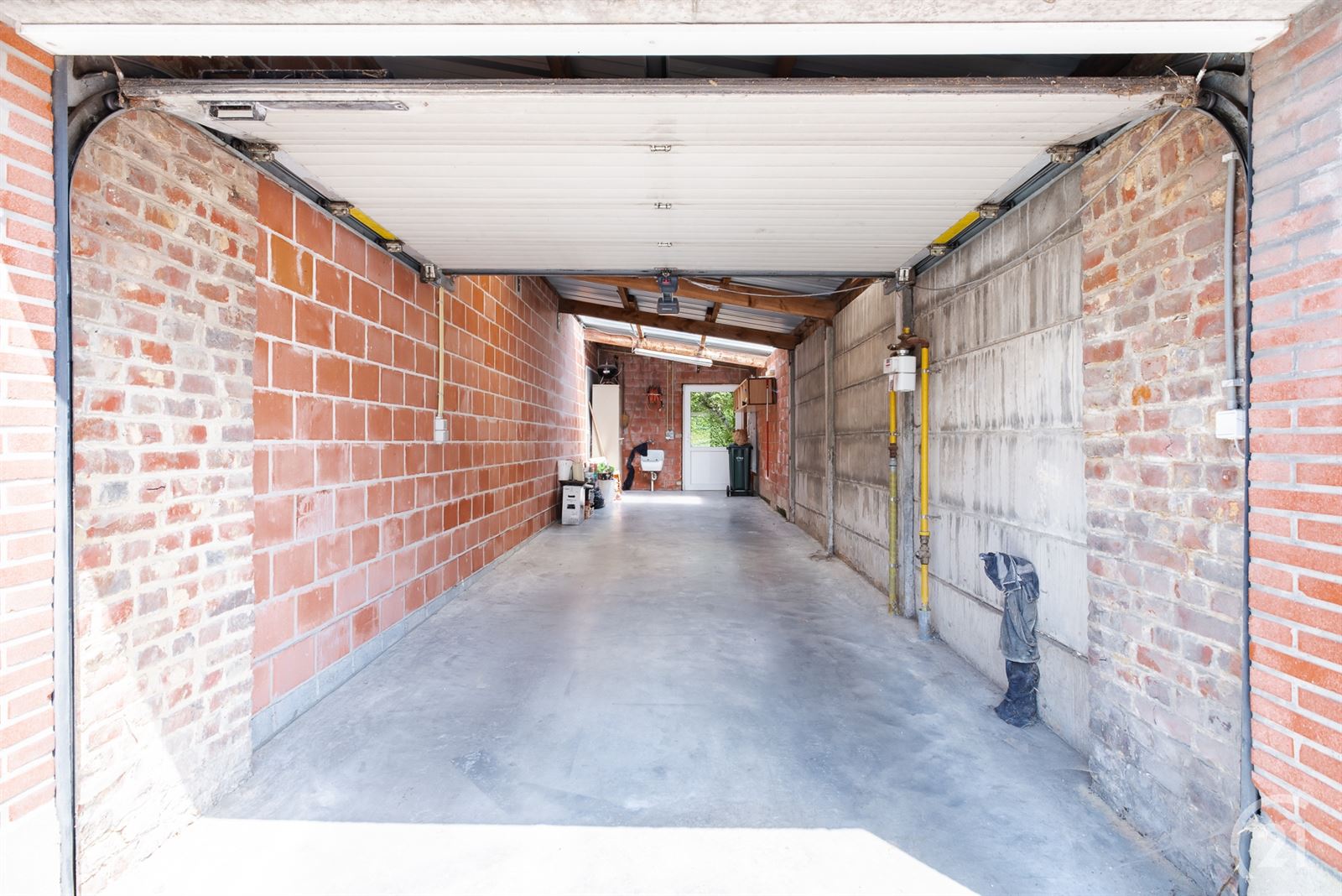 Instapklare woning met handelsruimte te Brakel! foto 13