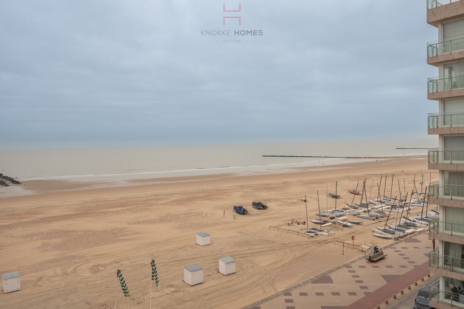 Volledig gerenoveerd vakantie-appartement met breed zijdelings zeezicht foto 10