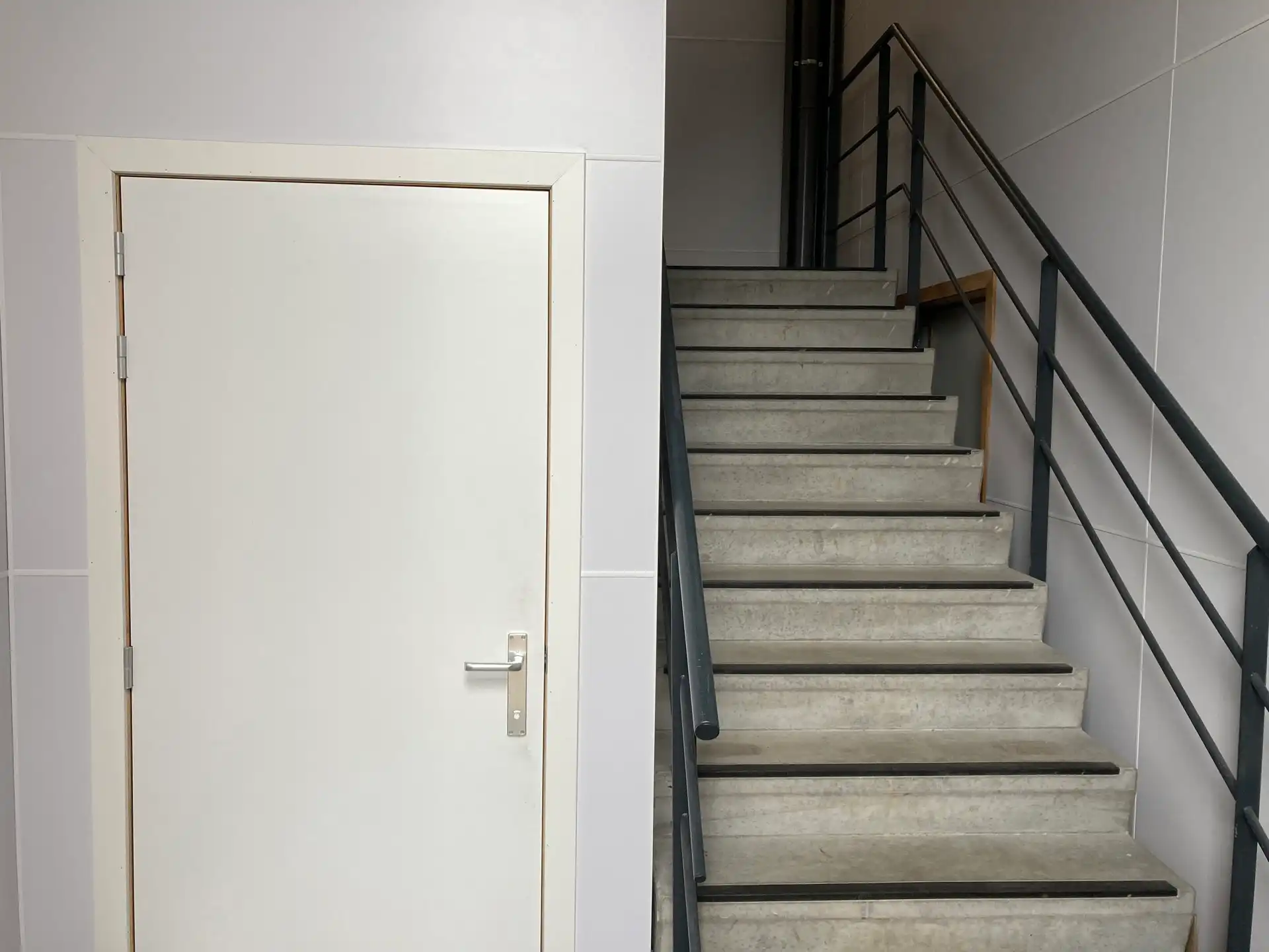 WETTEREN - Instapklaar kantoor op topligging! foto 2