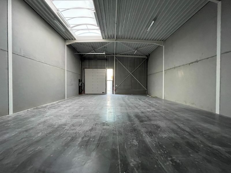 Nieuwbouw magazijnruimte te huur op toplocatie, vlakbij het "EI Kortrijk". foto 4