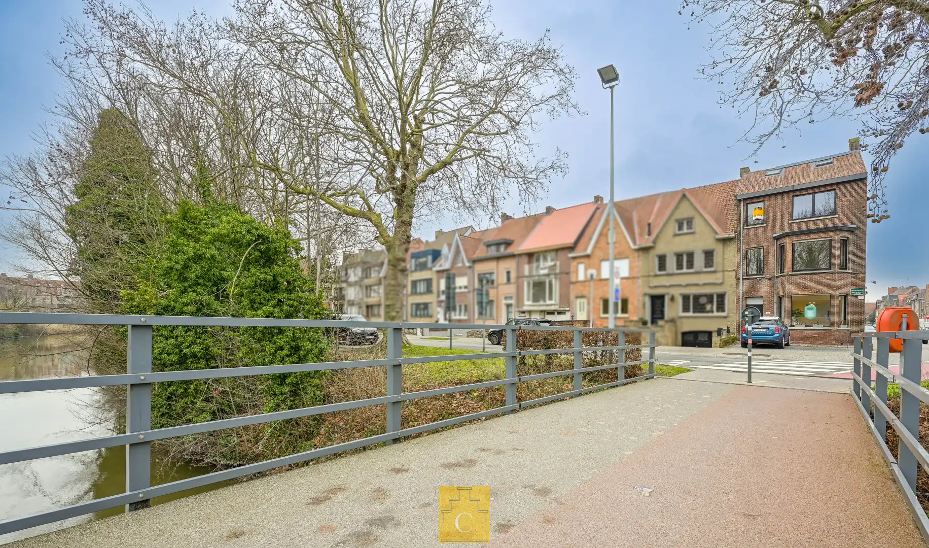 karaktervol handelspand met woonst en parking voor 2 wagens op toplocatie in Brugge (Kristus Koning) foto 9