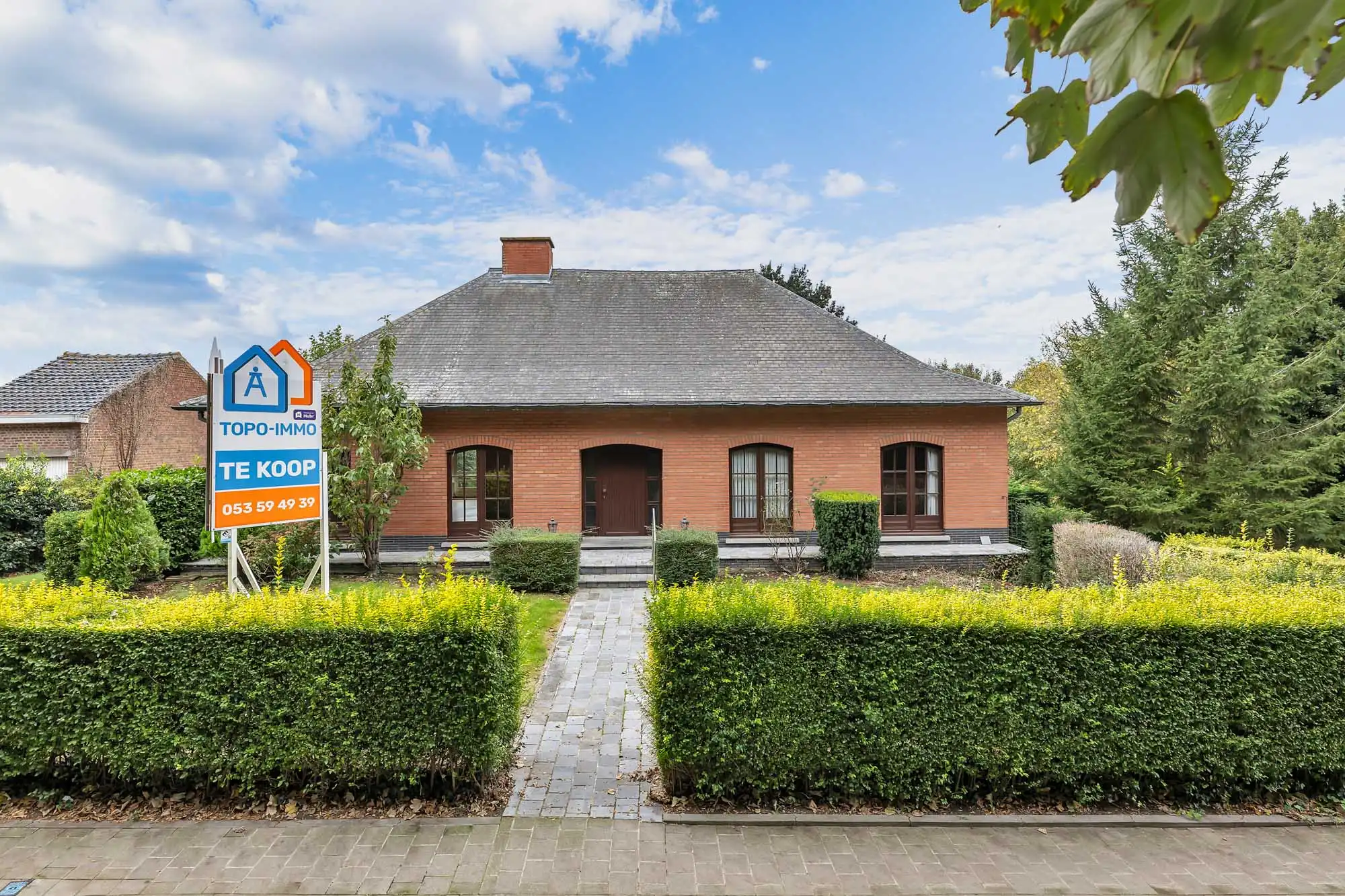 Hoofdfoto van de publicatie: Ruime villa met 4 slpk met bouwgrond op +-18a met mooi zicht