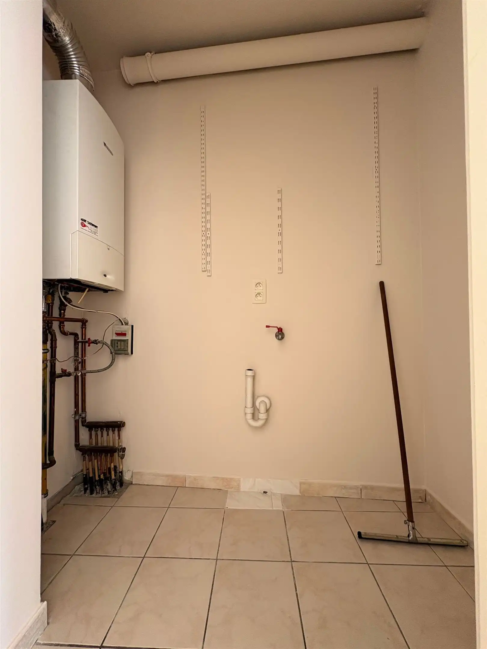 Volledig gerenoveerd gelijkvloers appartement foto 10