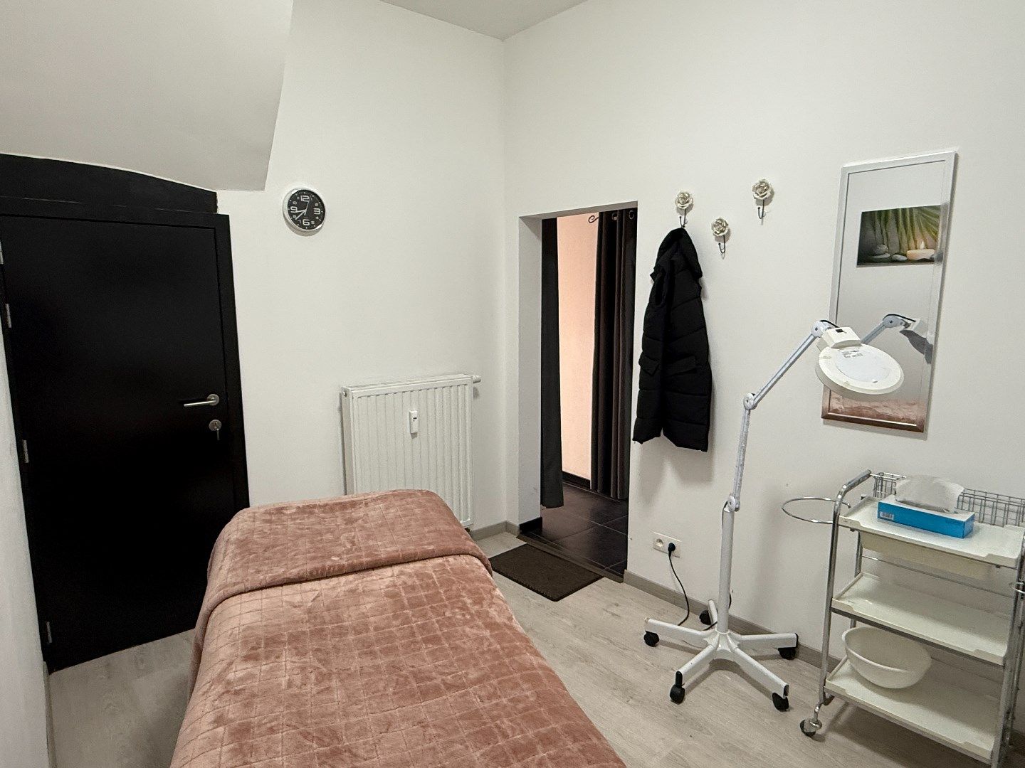 Zichtbare handelsruimte met kelder in bruisende buurt foto 8