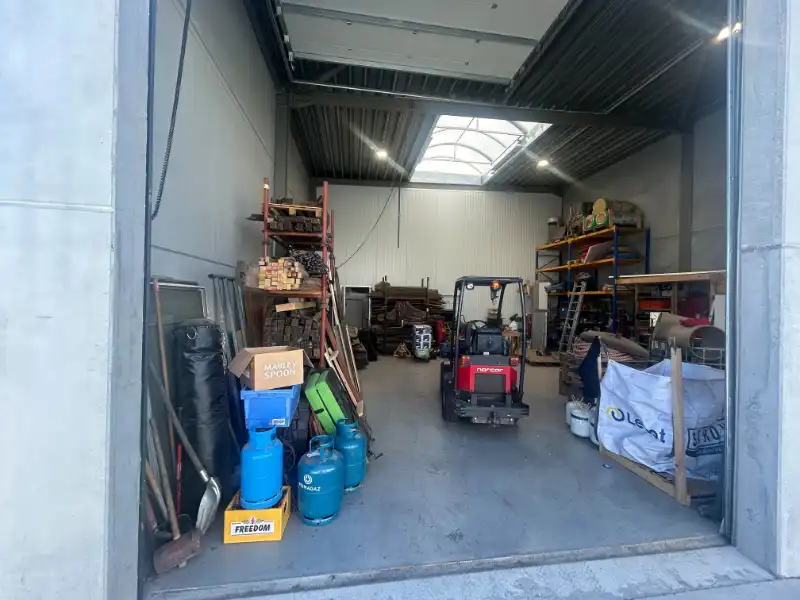 Recent magazijn van 112 m² op toplocatie in Evergem foto 4