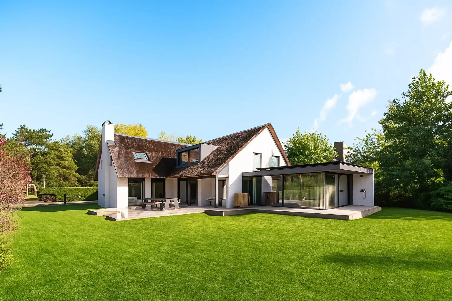 Gerenoveerde villa met 5 slaapkamers te Sint-Idesbald foto {{pictureIndex}}