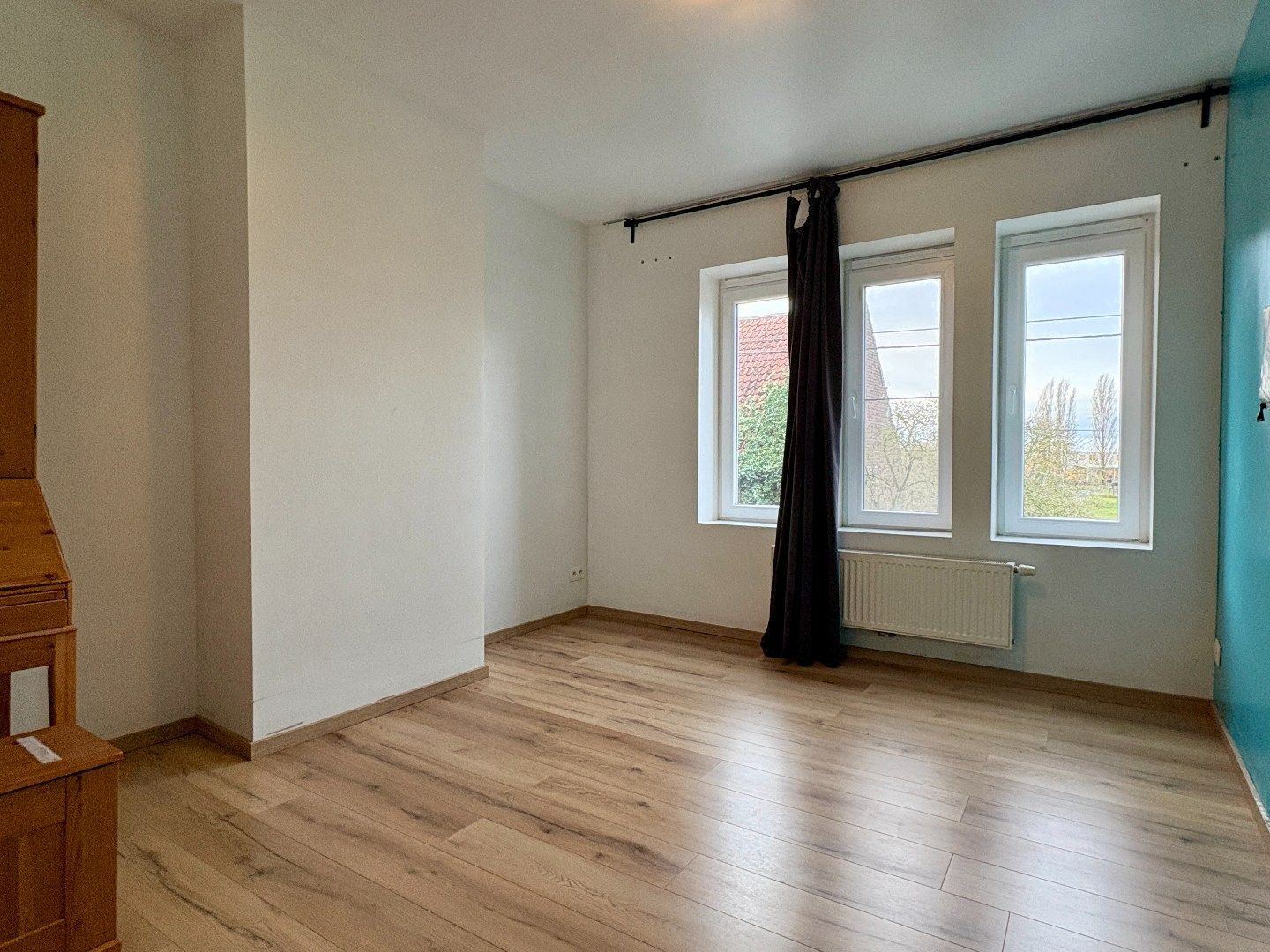 Totaal gerenoveerde woning met 305 m² bew. Opp., 4slks + gelijkvloerse kamer. foto 12