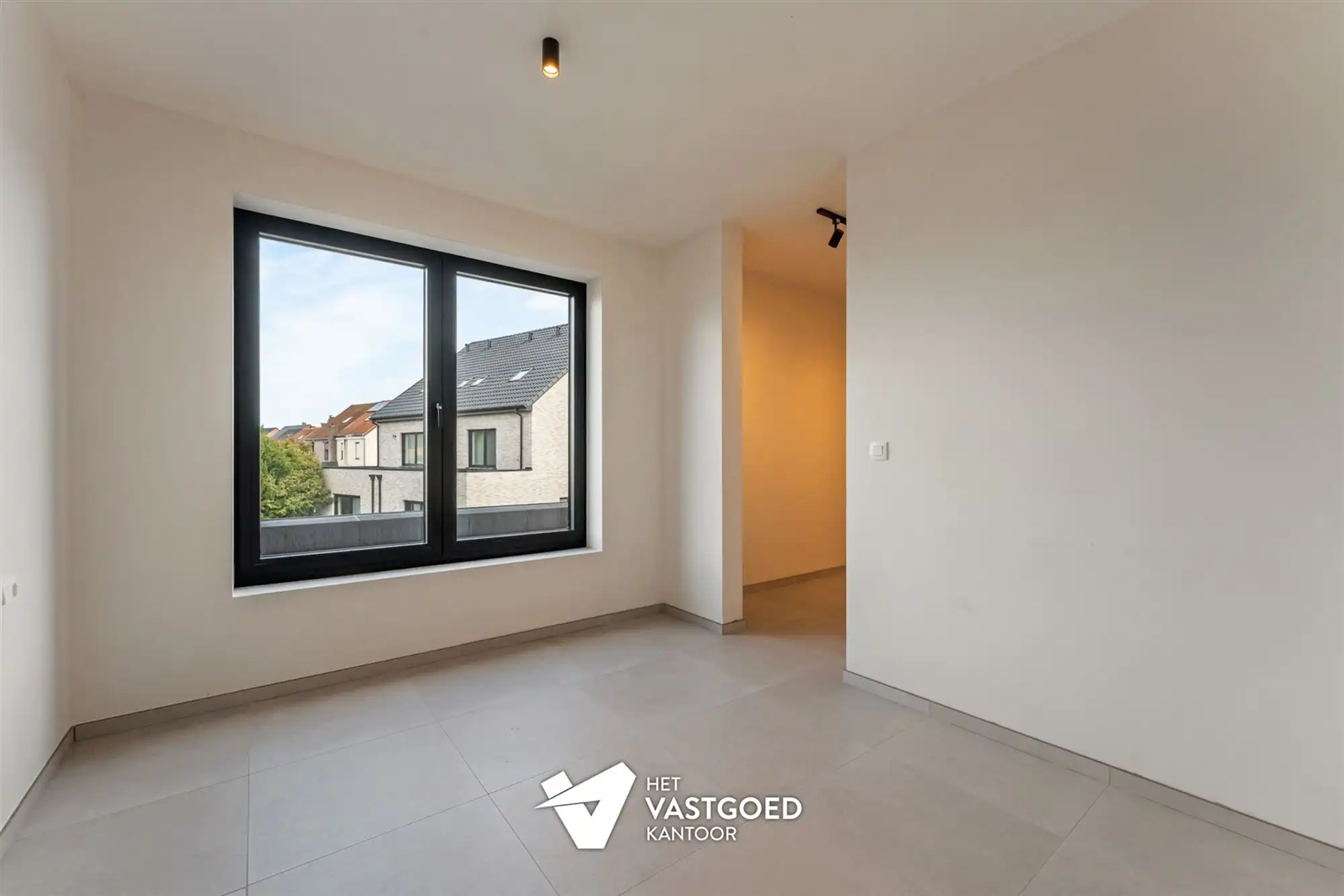 VOLLEDIG AFGEWERKTE NIEUWBOUWWONING OP CENTRALE LIGGING TE BERINGEN foto 9