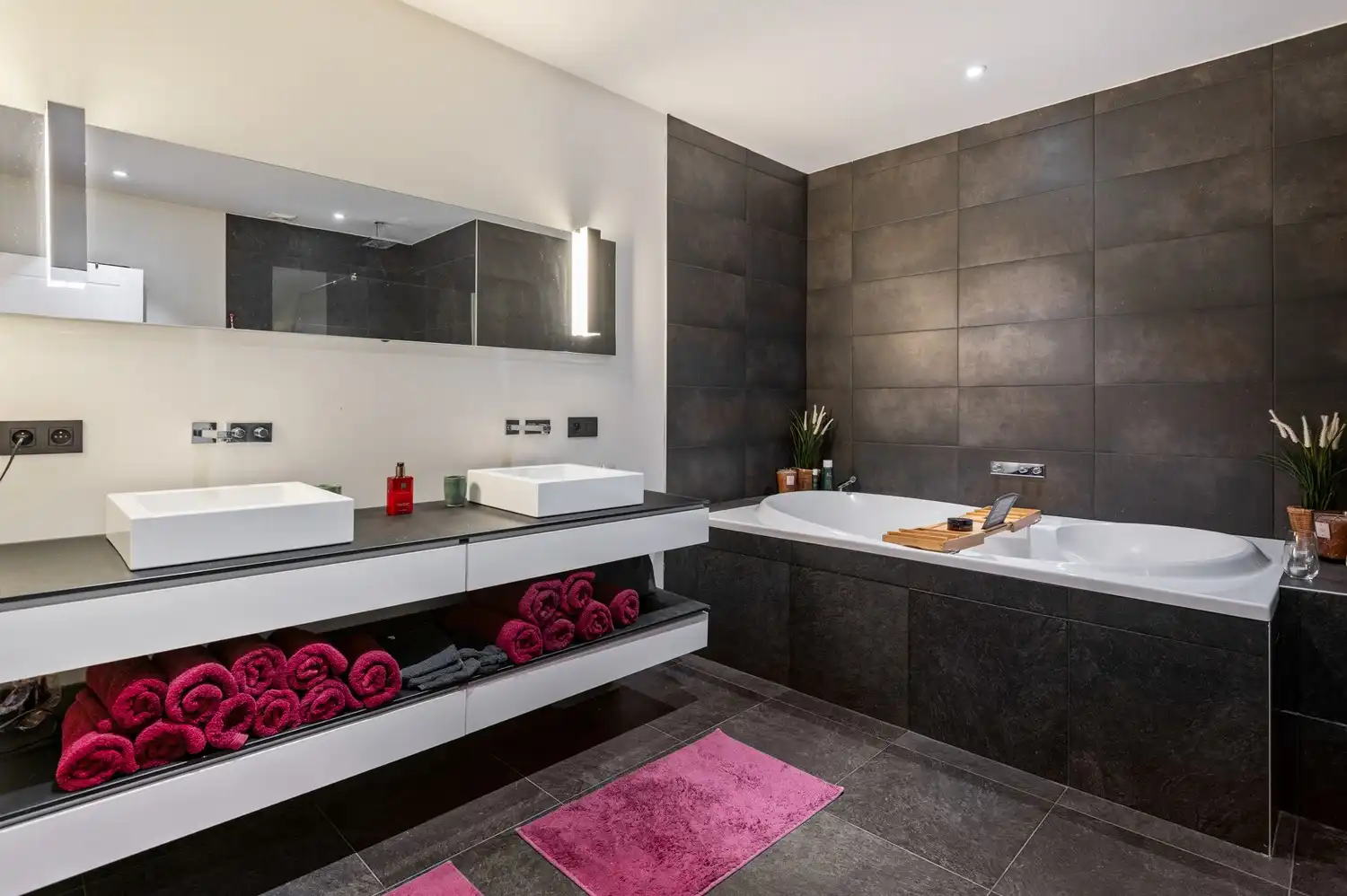 Prachtige duplex (240m²) met eigen inkom, 4 slaapkamers & terras foto 25