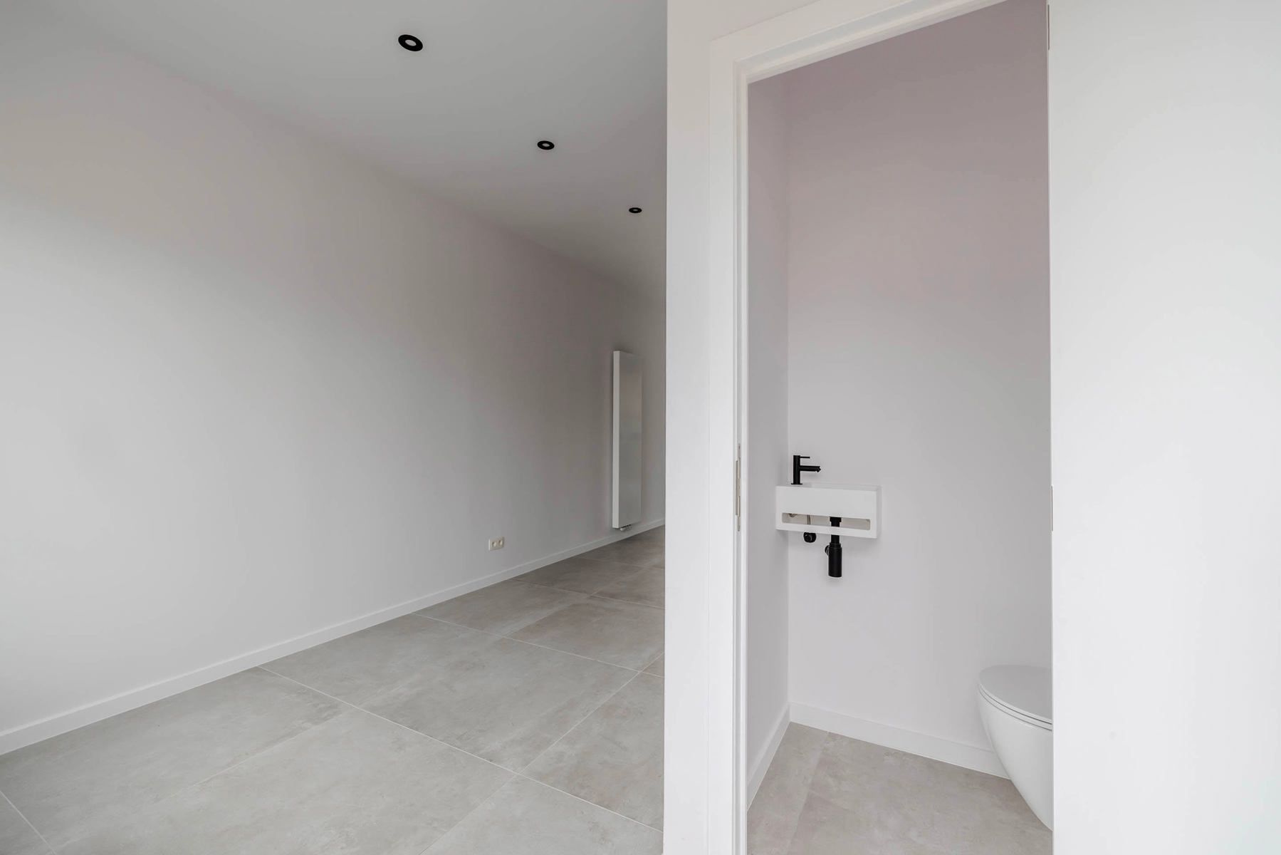 Gerenoveerde woning met 3 slpk, tuin en parking foto 3