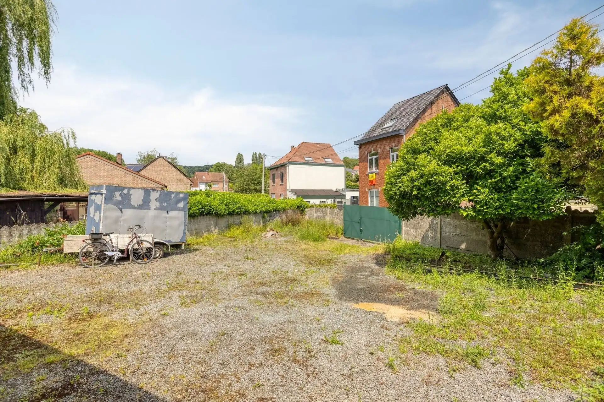 CENTRUM DWORP : groot atelier (+/-220m²) + woning op een perceel van 10are   foto 7