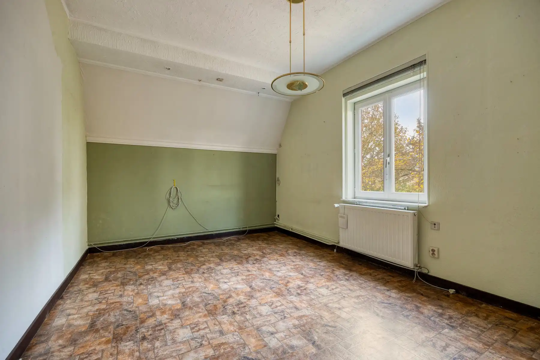 Gezinswoning met 6 slaapkamers op een perceel van 12a foto 14