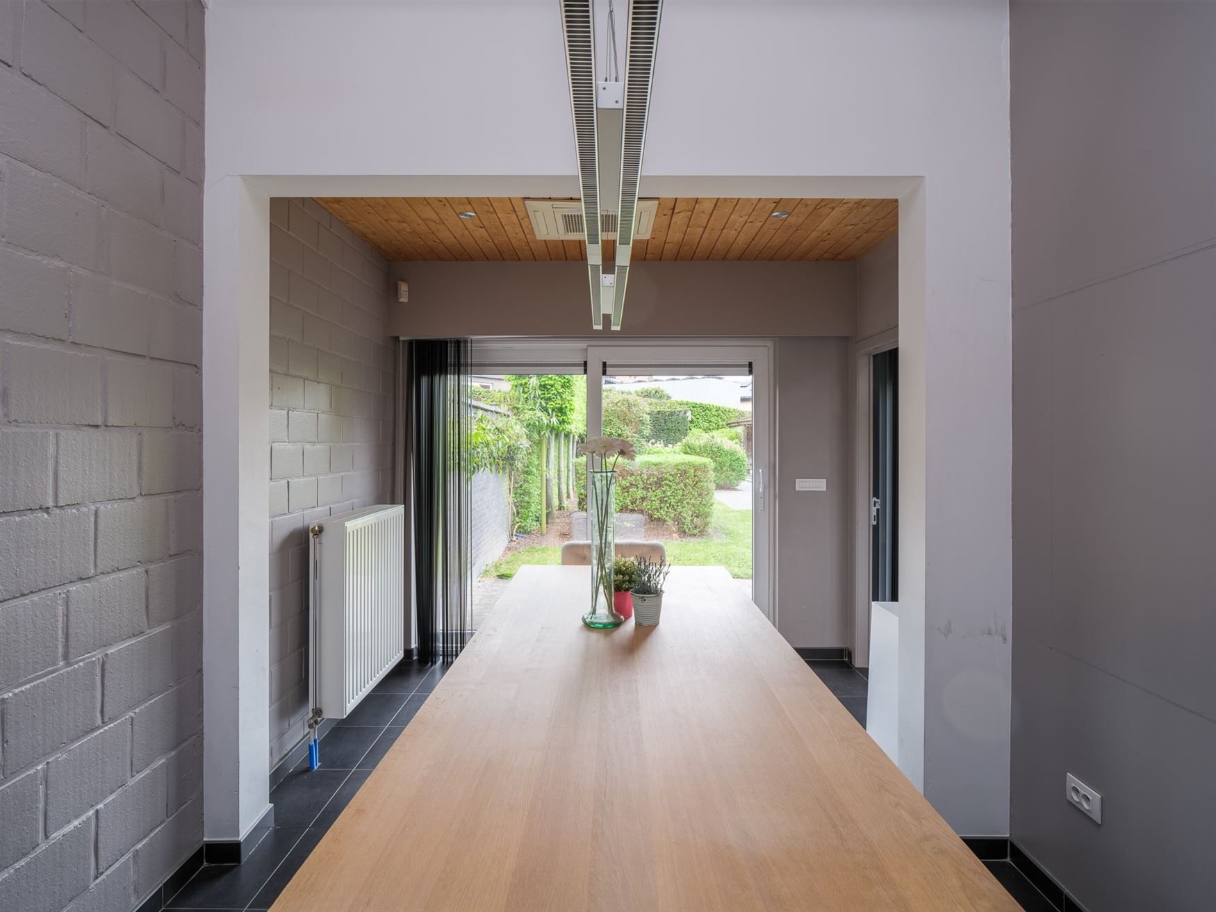 Woning met kantoor, parking en tuin foto 8