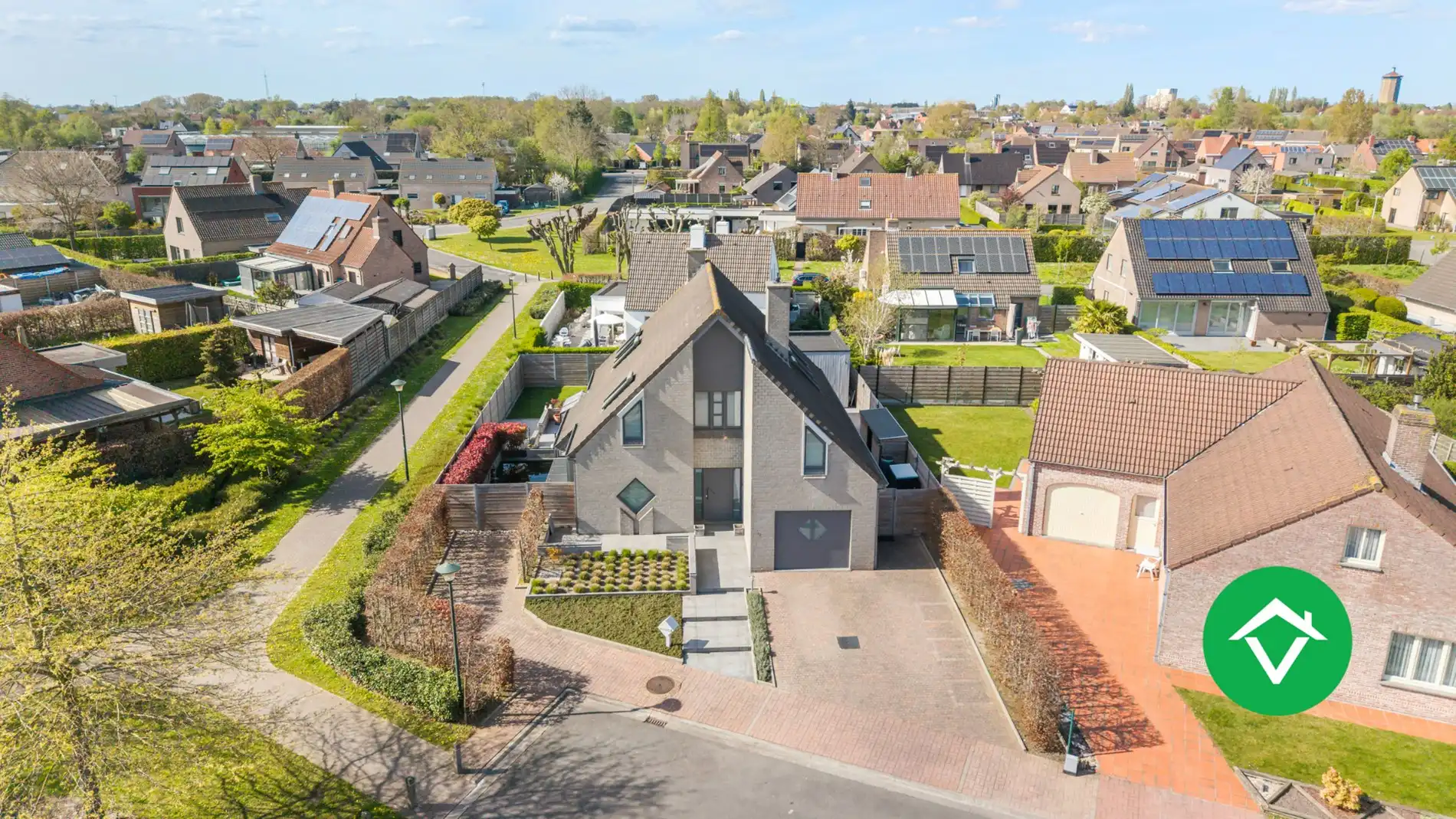 Alleenstaande woning met 5 slaapkamers en garage te Torhout  foto 2