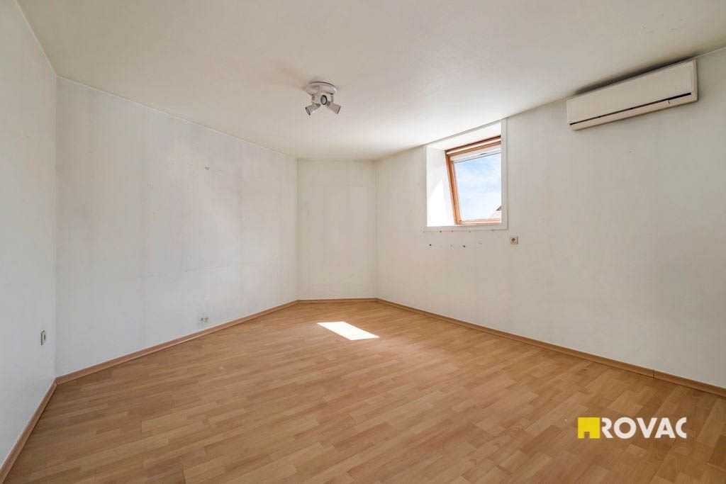 Zeer ruime woning met handelsmogelijkheden foto 22