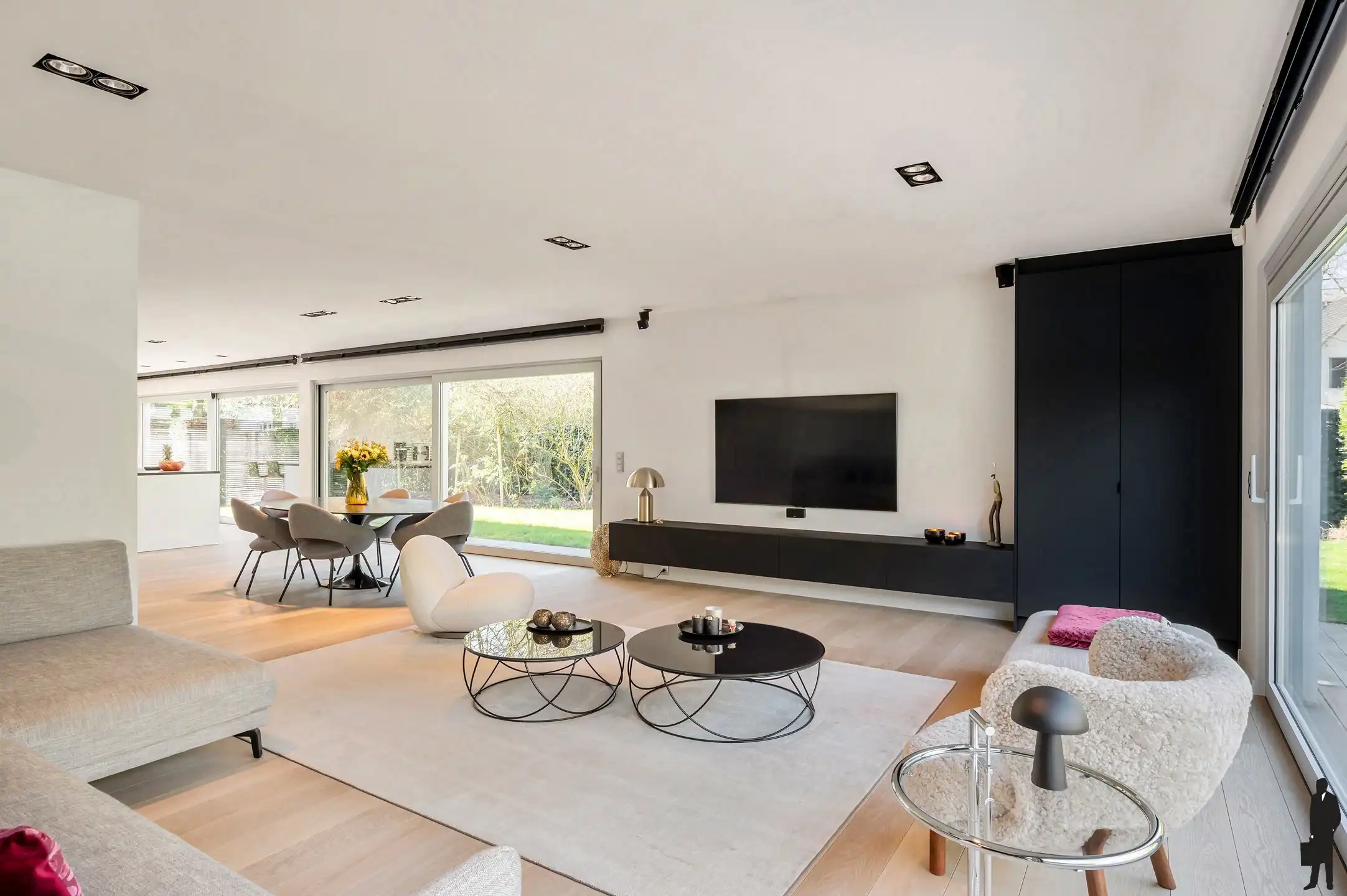 Moderne, vrijstaande villa op ca.1.380 m² met zwembad op toplocatie te Vriesdonk! foto 3