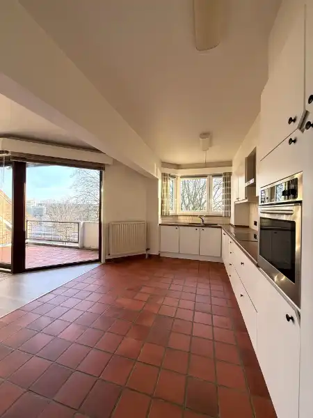 *** COMPROMIS IN OPMAAK *** - Rustig en zongeoriënteerd 3-slaapkamerappartement met terras en open uitzicht op water foto 8