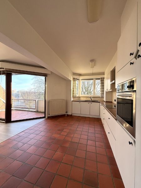 Rustig en zongeoriënteerd 3-slaapkamerappartement met terras en open uitzicht op water foto 8