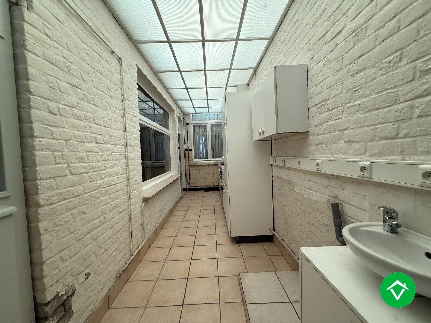 Gezellige rijwoning met 3 slaapkamers en tuin te centrum Roeselare foto 7