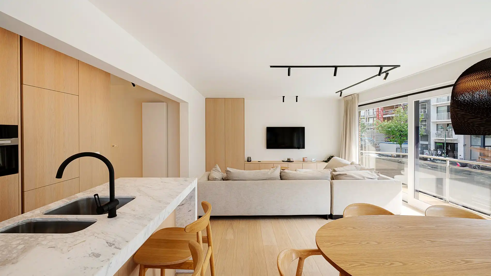 Gerenoveerd hoekappartement met 3 ruime slpks.  foto 4