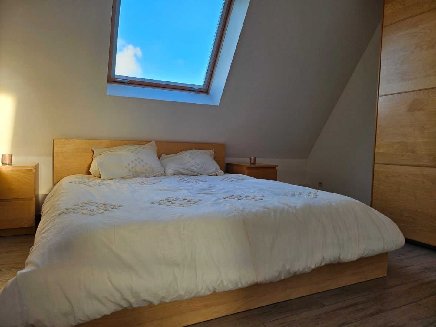 Recent, luchtig en goed gelegen duplex appartement met terrasjes nabij de zee in De Haan. foto 9