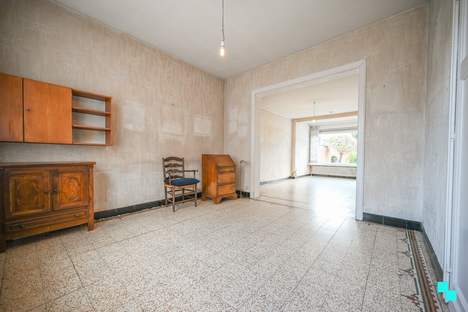 Te renoveren woning met drie slaapkamers nabij centrum Izegem foto 5