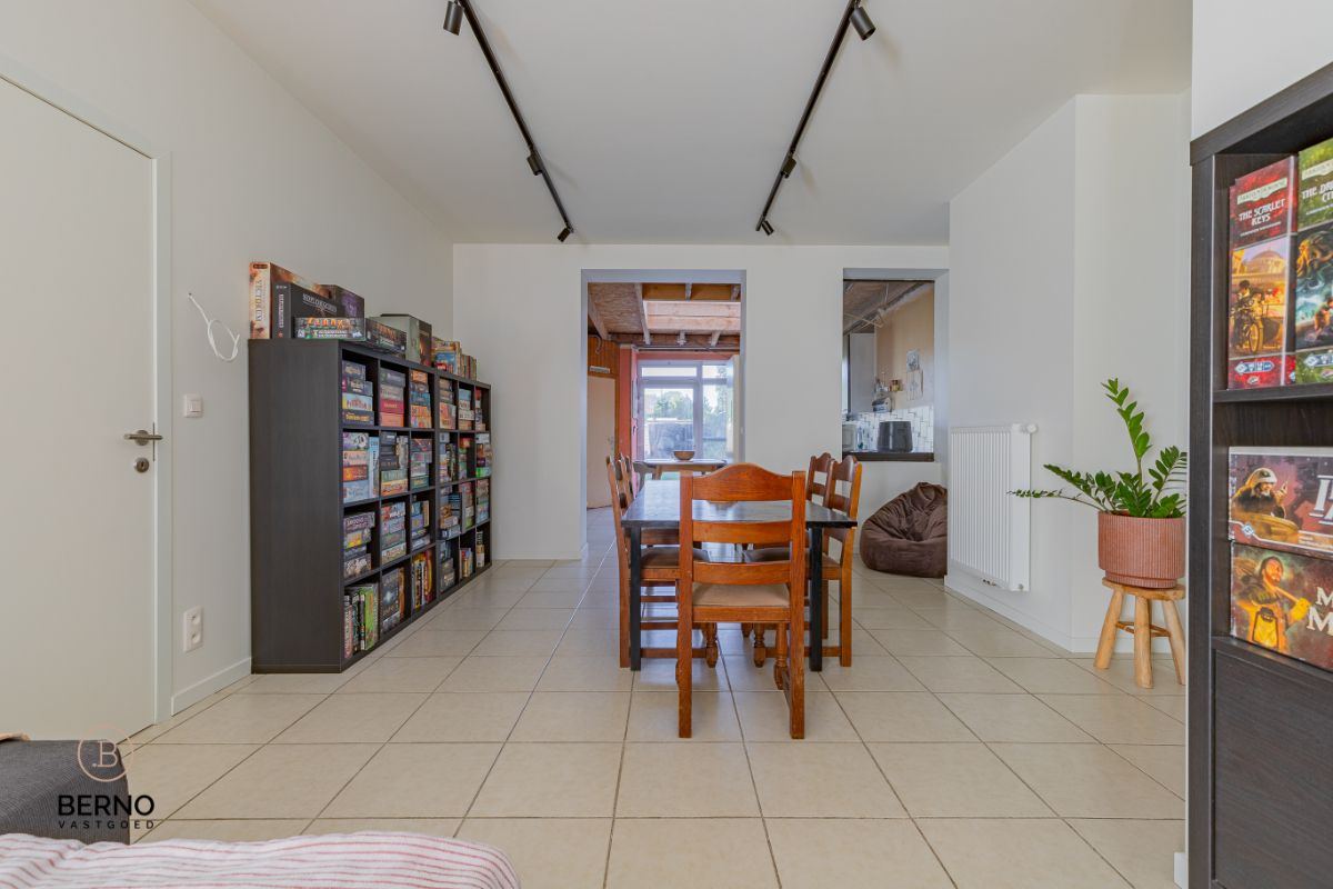 Woning met tuin en zij-ingang foto 3