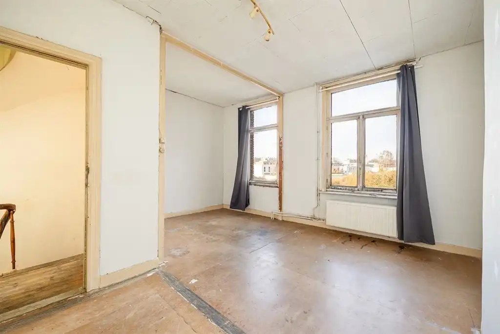Te renoveren woning met grote tuin foto 16