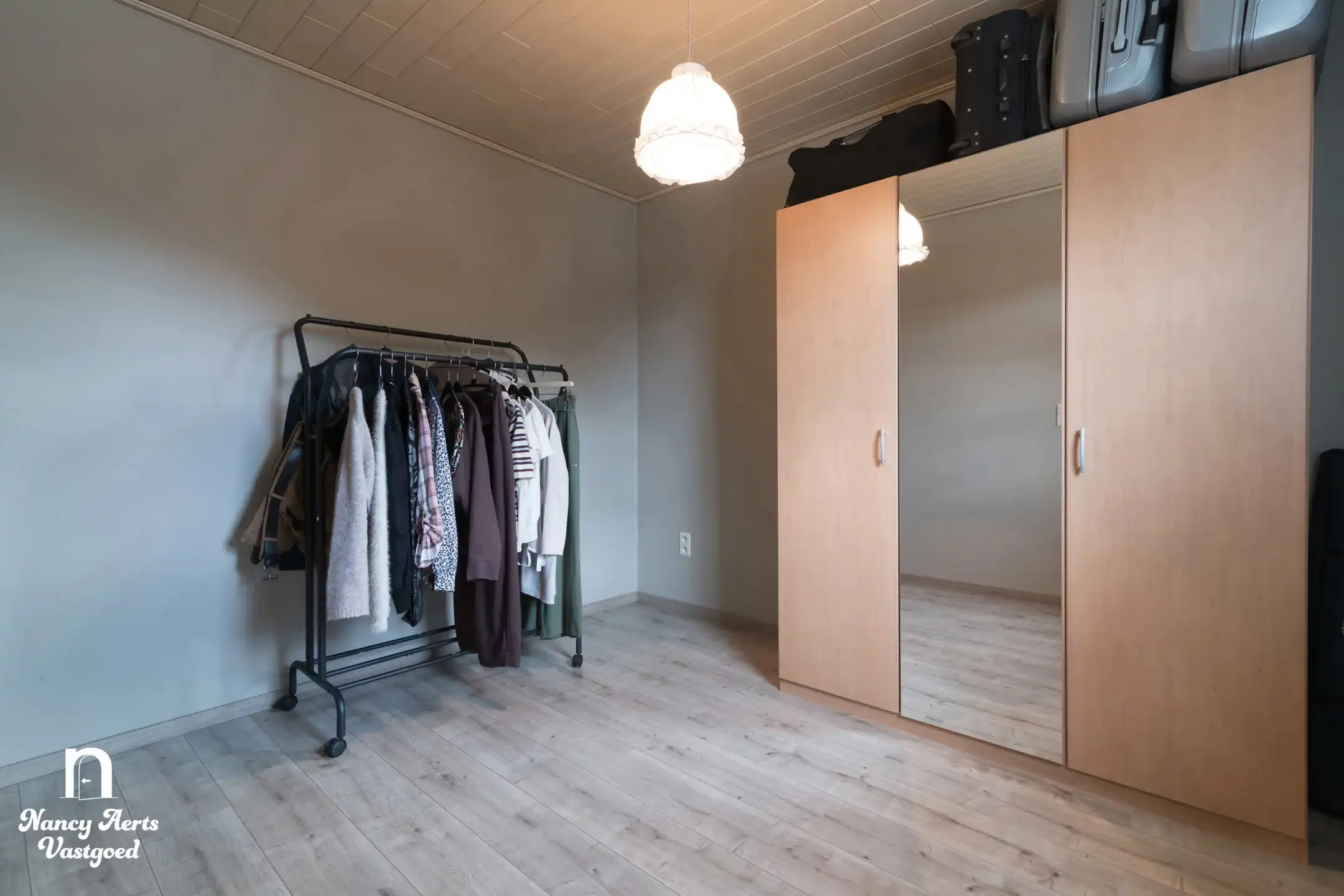 Ruime villa met praktijkruimte, kelder en zonnige tuin foto 20