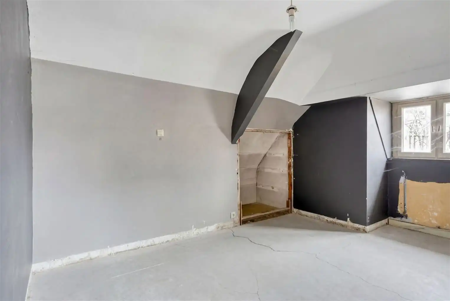 Te renoveren hoekwoning met tal van mogelijkheden, gelegen op een absolute toplocatie in het hart van het historisch stadscentrum van Bree.  foto 29