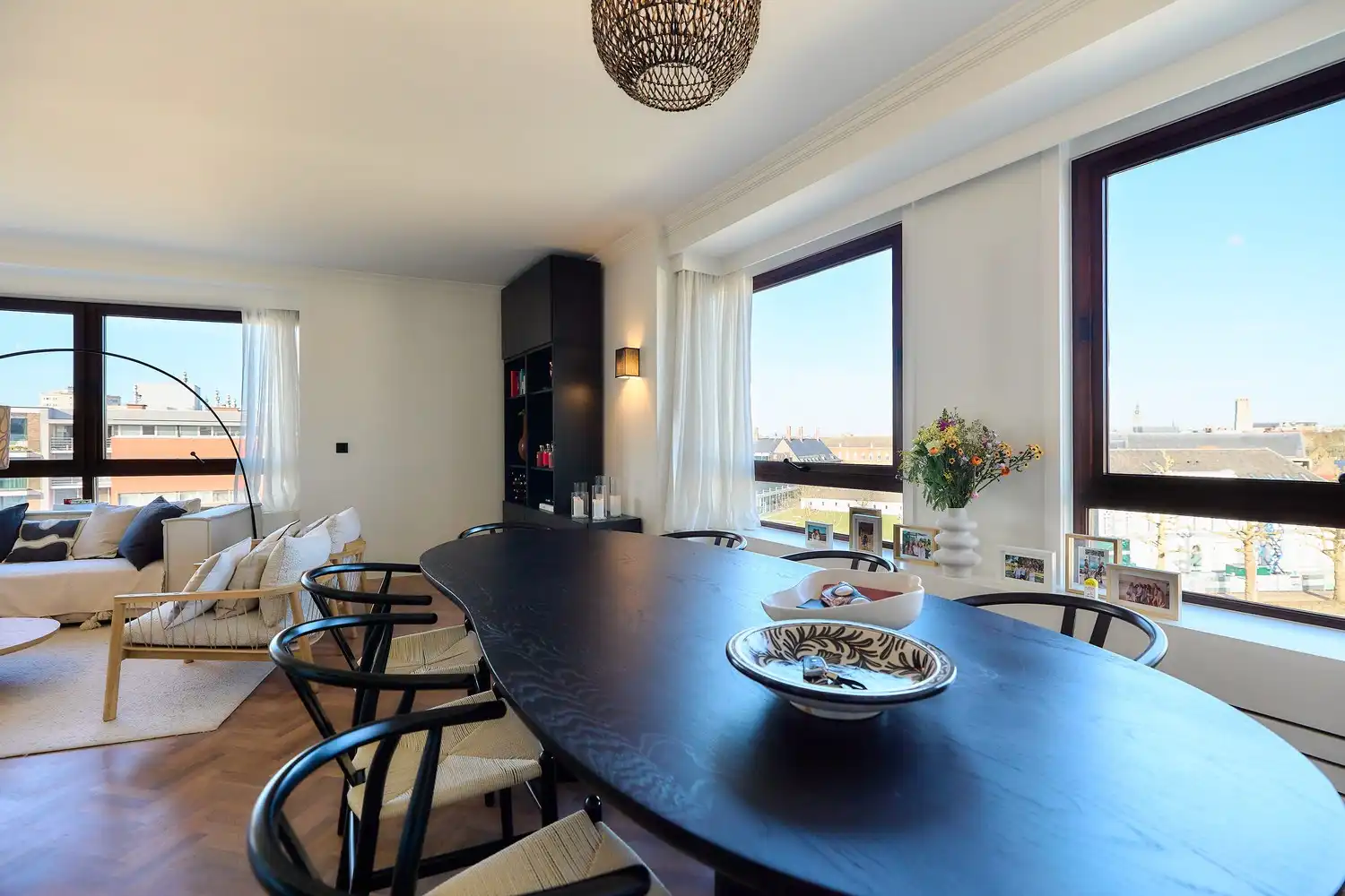 Hoogwaardig gerenoveerd en bijzonder elegant appartement met terras langs de Leie en panoramisch zicht over de stad Gent foto 3