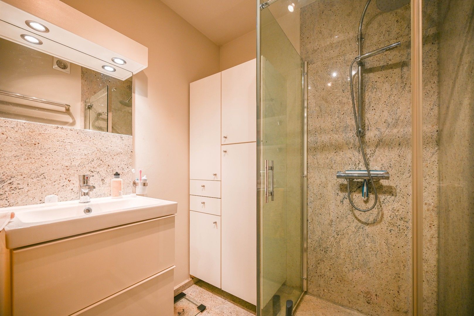 Energiezuinig appartement met twee slaapkamers en ruim terras foto 17