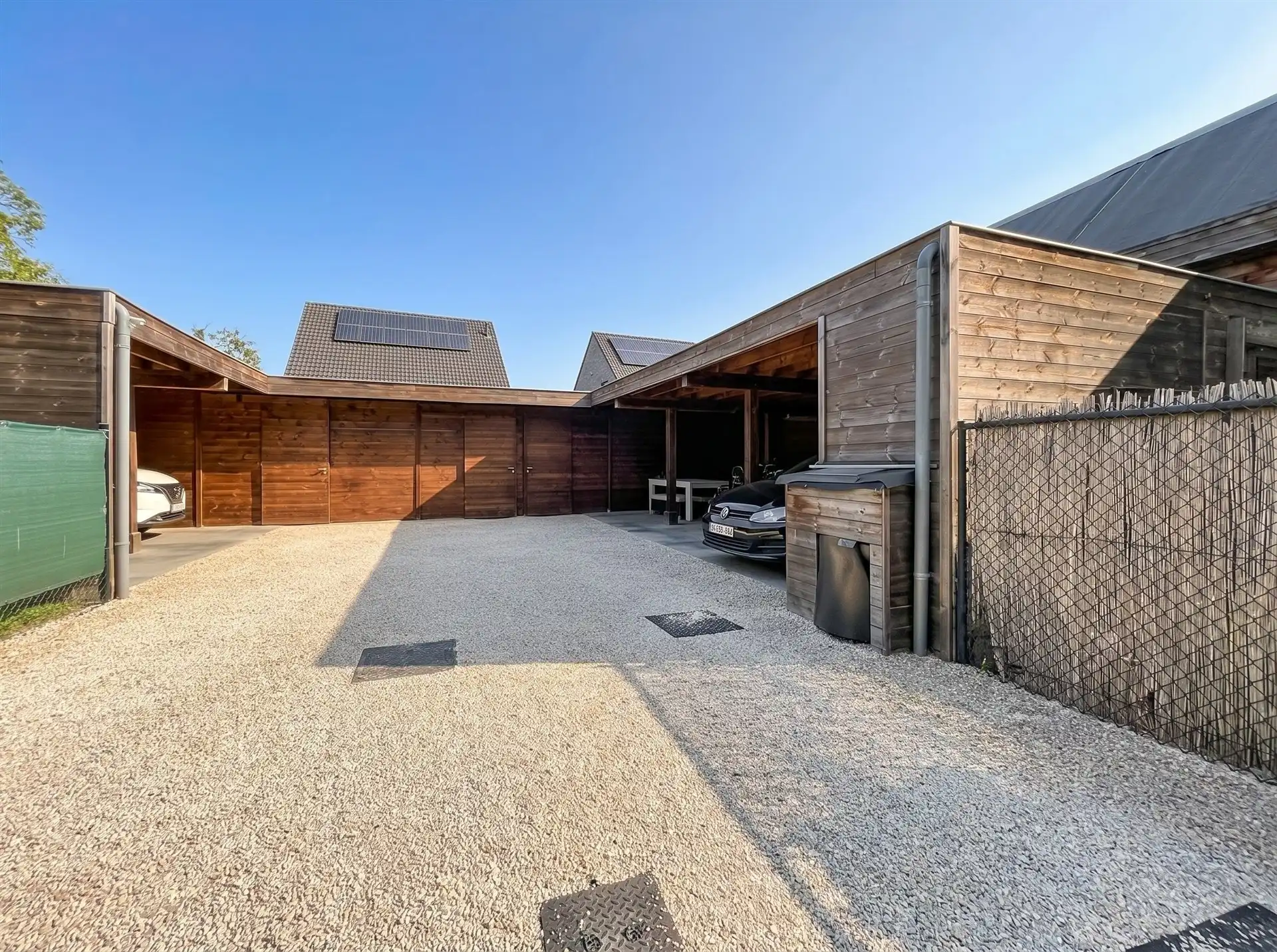 Penthouse met 2 slaapkamers, terras en carport! foto 12